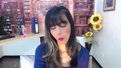 Queen Catalella online show from October 9, 3:45 am