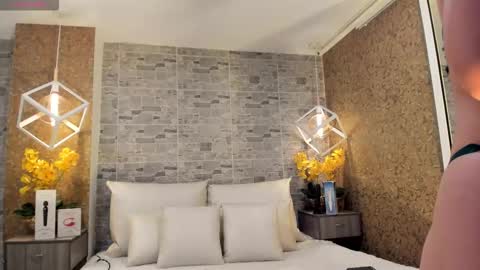 CatalinnaThompson online show from October 29, 12:07 pm