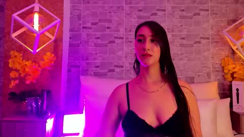 CatalinnaThompson online show from November 6, 12:08 pm