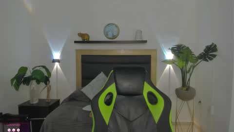 Juliana online show from February 8, 6:33 am