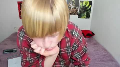 cattie_w_ online show from May 22, 2:18 am