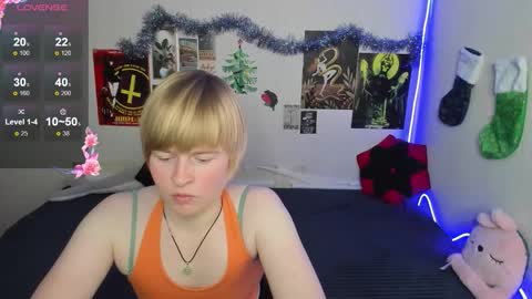 cattie_w_ online show from January 8, 1:33 am