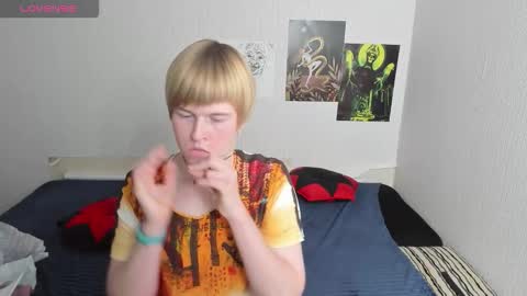 cattie_w_ online show from November 15, 2:46 am