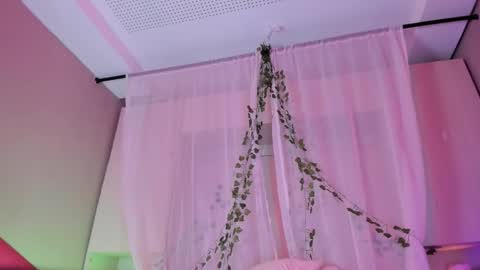 cayetanamiles online show from November 29, 4:42 am