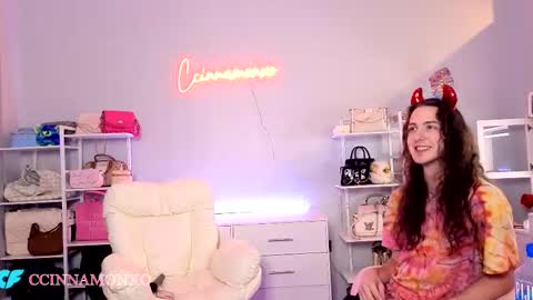 Ccinnamon online show from October 24, 12:00 am