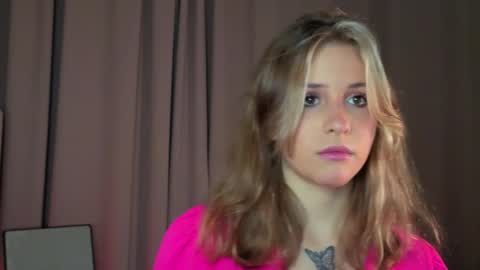 Lina  online show from April 4, 7:10 pm