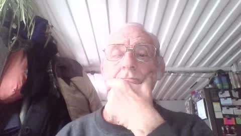 Chuck online show from October 20, 4:01 pm