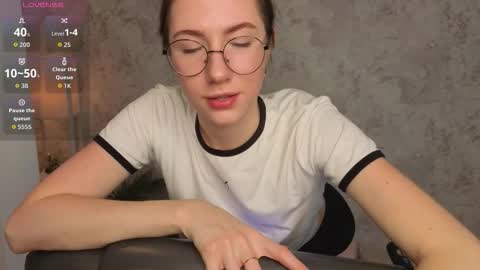 Josie Manesi online show from October 17, 6:50 am