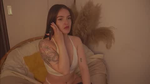 Diane Independent model online show from October 15, 9:04 pm