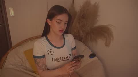 Diane Independent model online show from October 27, 8:20 pm