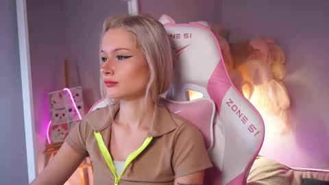 Celeste  online show from November 16, 9:06 pm