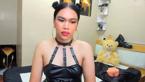 celestinaxisabella online show from April 13, 4:06 am
