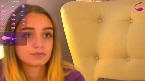Snapshot of celine_petite chatting on September 16, 7:44 am Celine Petite online show from September 16, 7:44 am