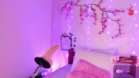 Hello guys my name is Sofi and Lizzie and  Vanessa online show from October 5, 2:53 am