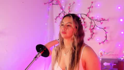 Hello guys my name is Sofi and Lizzie and  Vanessa online show from October 27, 1:27 am