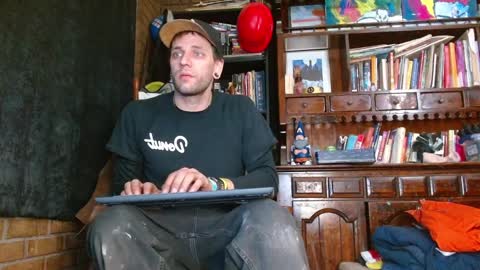 Snapshot of cguffey2284 chatting on March 7, 1:20 am cguffey2284 online show from March 7, 1:20 am