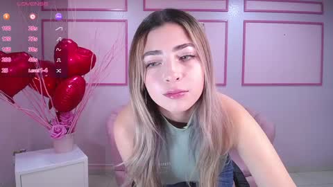 Snapshot of channel_blonde_a chatting on February 13, 4:39 pm channel_blonde_a online show from February 13, 4:39 pm