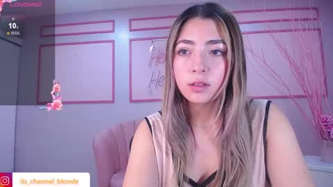 Snapshot of channel_blonde_a chatting on January 30, 7:26 pm channel_blonde_a online show from January 30, 7:26 pm