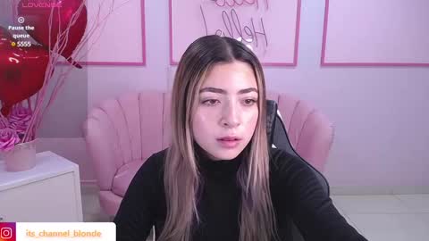 Snapshot of channel_blonde_a chatting on February 15, 4:56 pm channel_blonde_a online show from February 15, 4:56 pm