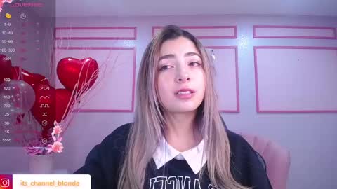 Snapshot of channel_blonde_a chatting on February 4, 4:39 pm channel_blonde_a online show from February 4, 4:39 pm