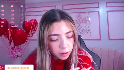 Snapshot of channel_blonde_a chatting on February 6, 10:43 pm channel_blonde_a online show from February 6, 10:43 pm