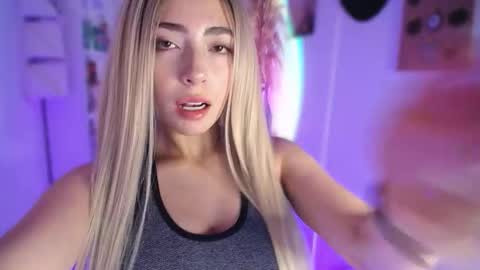 Snapshot of channel_blonde_a chatting on September 22, 6:39 am channel_blonde_a online show from September 22, 6:39 am
