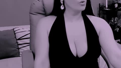 The Queen online show from November 23, 4:32 am