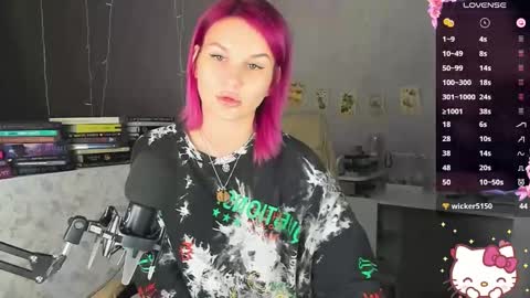 Suzanna Snow online show from September 13, 4:37 am