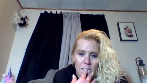 Ms. Behaving online show from October 10, 11:16 am