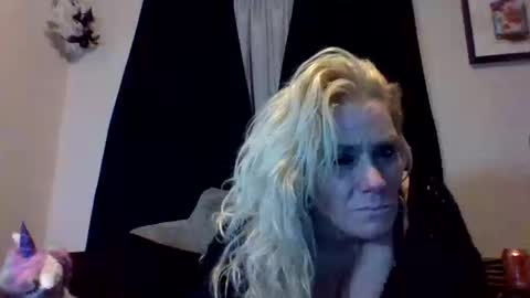 Ms. Behaving online show from October 11, 11:48 am