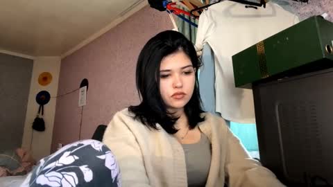 Lola online show from January 8, 10:10 am