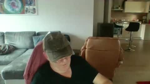 charles6064 online show from January 12, 1:58 pm