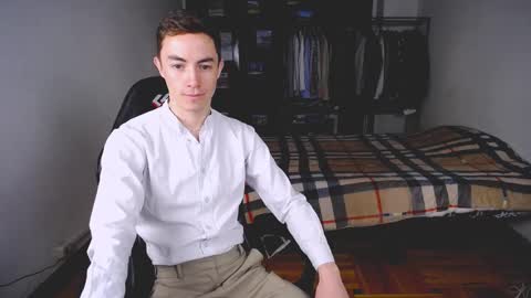 Snapshot of charlieseyer chatting on February 13, 8:17 am carlos reyes online show from February 13, 8:17 am