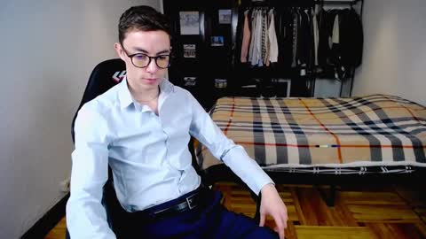 Snapshot of charlieseyer chatting on February 20, 8:28 am carlos reyes online show from February 20, 8:28 am