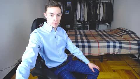 Snapshot of charlieseyer chatting on February 12, 7:55 am carlos reyes online show from February 12, 7:55 am