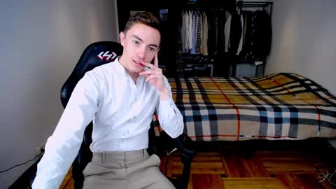 Snapshot of charlieseyer chatting on February 13, 11:17 am carlos reyes online show from February 13, 11:17 am