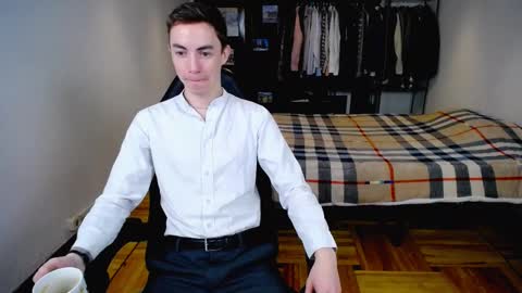 Snapshot of charlieseyer chatting on February 19, 8:12 am carlos reyes online show from February 19, 8:12 am