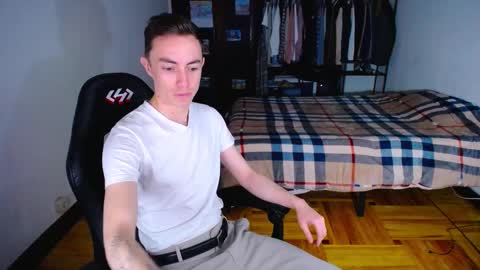 Snapshot of charlieseyer chatting on February 2, 1:45 am carlos reyes online show from February 2, 1:45 am