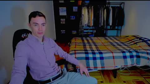 Snapshot of charlieseyer chatting on February 1, 11:42 am carlos reyes online show from February 1, 11:42 am