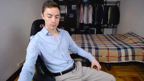Snapshot of charlieseyer chatting on February 18, 8:38 am carlos reyes online show from February 18, 8:38 am