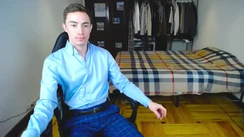 Snapshot of charlieseyer chatting on February 12, 11:07 am carlos reyes online show from February 12, 11:07 am
