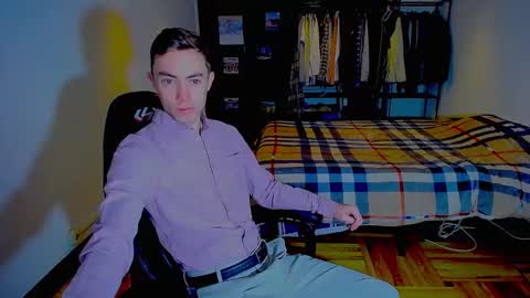 Snapshot of charlieseyer chatting on February 1, 8:39 am carlos reyes online show from February 1, 8:39 am