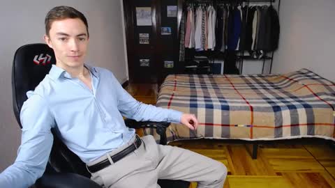 Snapshot of charlieseyer chatting on February 18, 11:44 am carlos reyes online show from February 18, 11:44 am