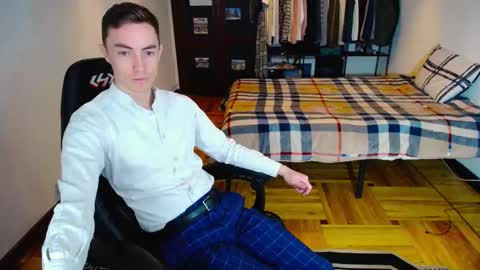 Snapshot of charlieseyer chatting on February 2, 11:51 am carlos reyes online show from February 2, 11:51 am