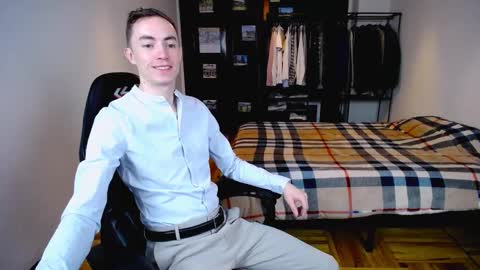 Snapshot of charlieseyer chatting on March 11, 8:41 am carlos reyes online show from March 11, 8:41 am
