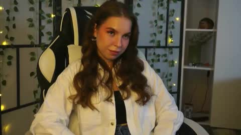 Dannie online show from October 8, 5:30 pm