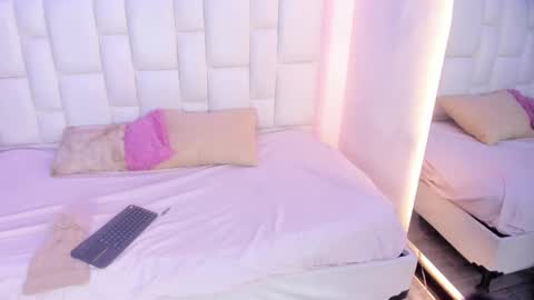 charlot_vega_ online show from November 1, 11:09 am