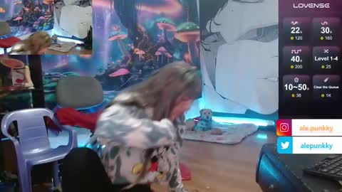 Snapshot of charlotbelucci_ chatting on February 26, 3:14 am Ale punky online show from February 26, 3:14 am
