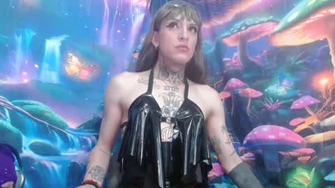 Snapshot of charlotbelucci_ chatting on January 25, 12:06 am Ale punky online show from January 25, 12:06 am