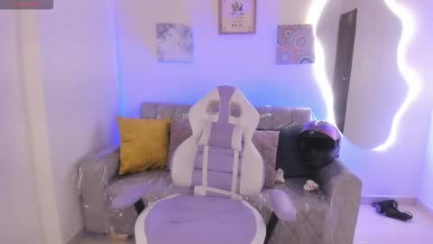    online show from November 12, 4:42 pm